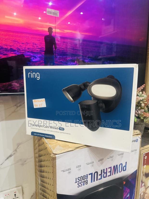 Quality New Slim Floodlight Cam Wired PRO · Photo 1