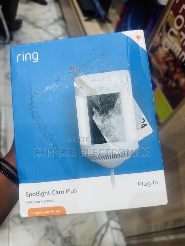High Quality Spotlight Cam Plus-Plug In · Photo 1