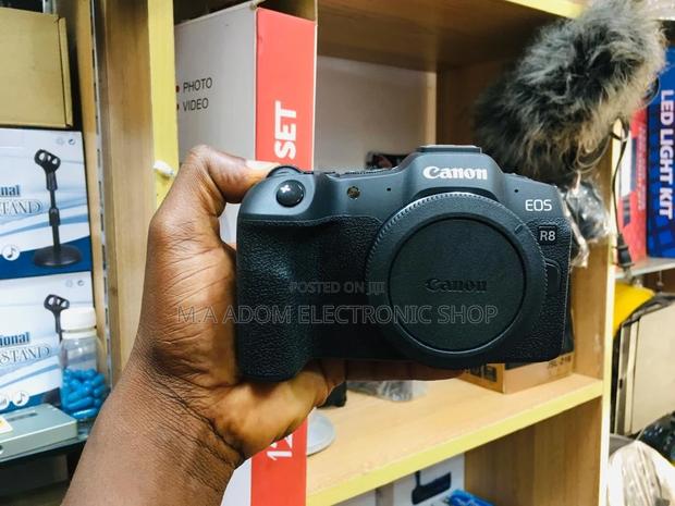 Canon EOS R8: Full-Frame Power. Compact Design. · Photo 1