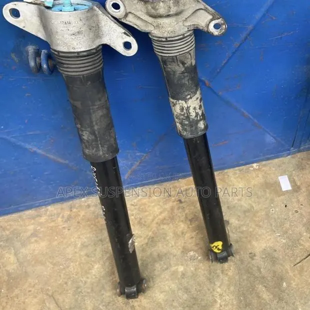 Range Rover Velar Back Shocks · Photo 1