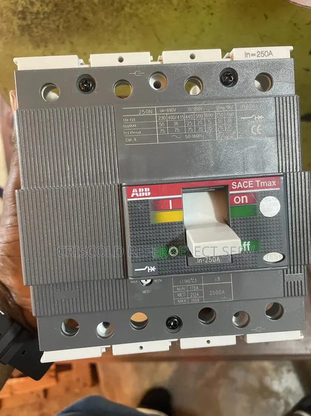 Abb 4pole Breaker 250amps · Photo 1