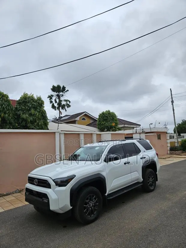 Toyota 4-Runner SR5 4WD 2025 White · Photo 1