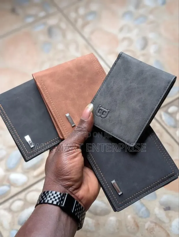 Customizable Leather Wallet · Photo 1