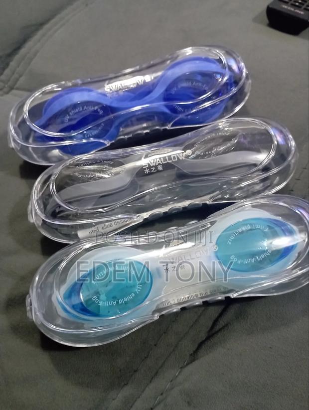 Swimming Goggles - Uv Shield and Anti-Fog · Photo 1