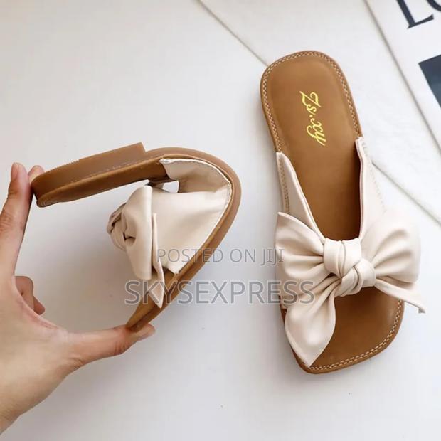 Ladies Slippers With a Bow Tie · Photo 3
