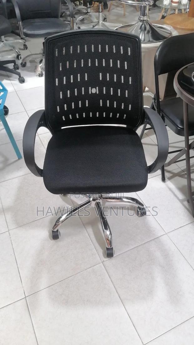 Office Swivel Adjustable Chair · Photo 1