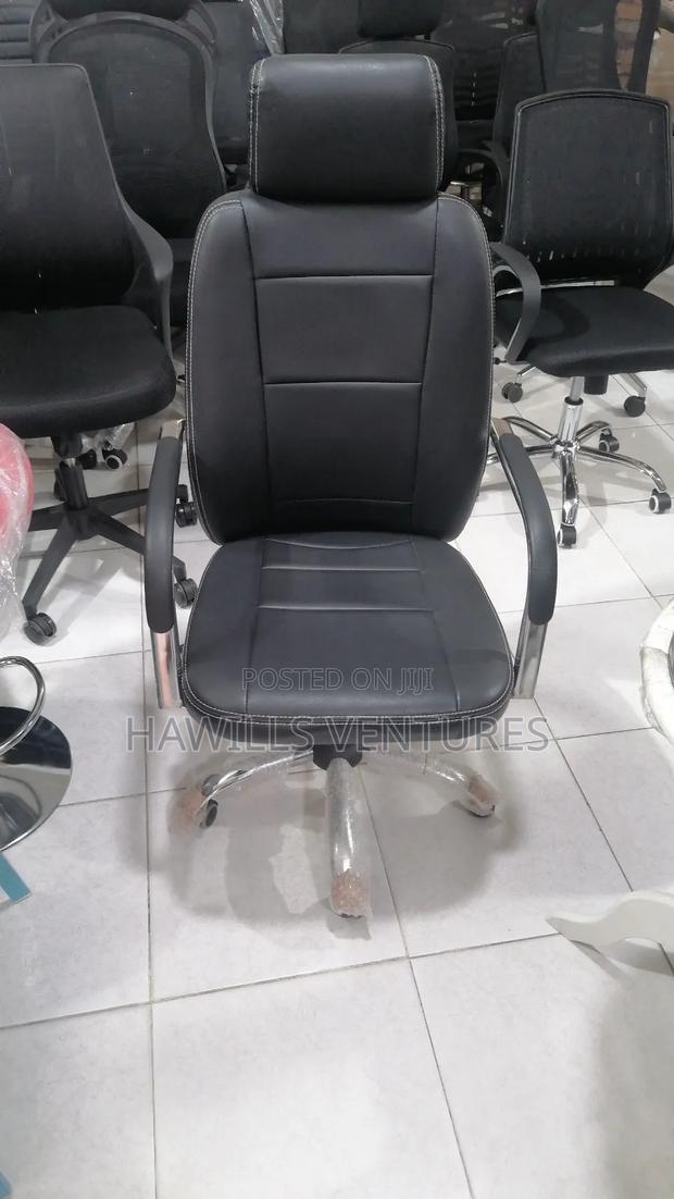 Office Leather Swivel Chair · Photo 1