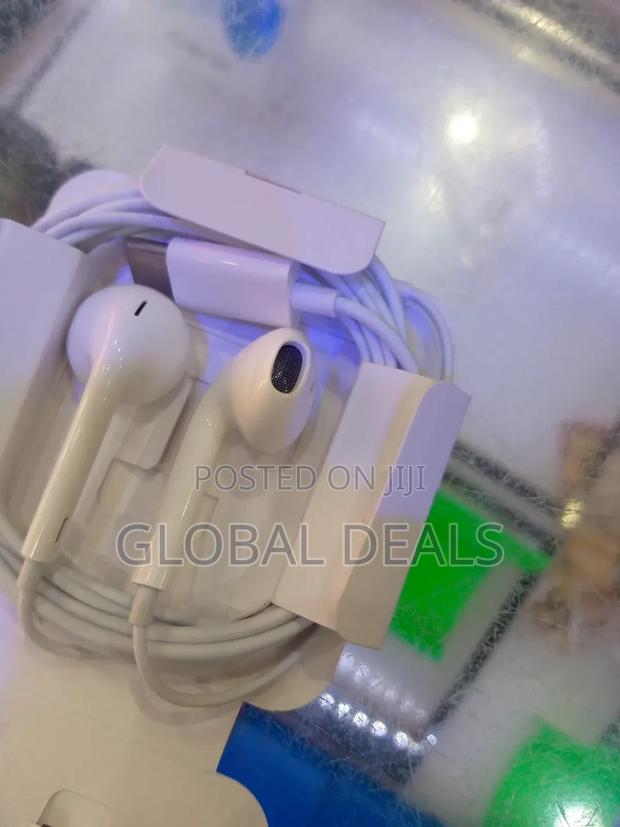 Type C Apple Earphones · Photo 2