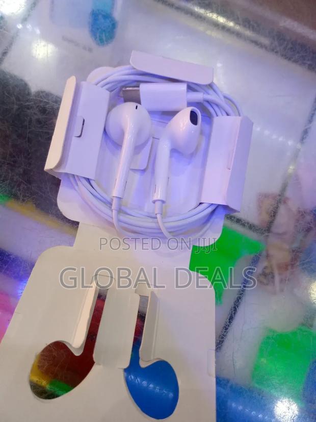 Type C Apple Earphones · Photo 3