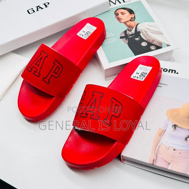 Gap Slippers · Photo 2