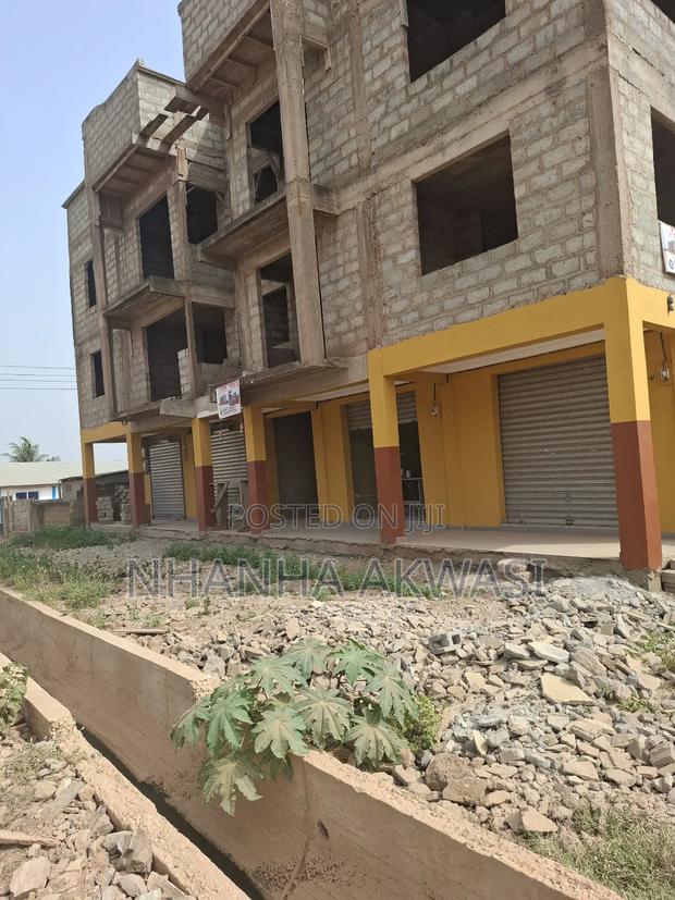 12bdrm House in Sun City, Tema Metropolitan for sale · Photo 3