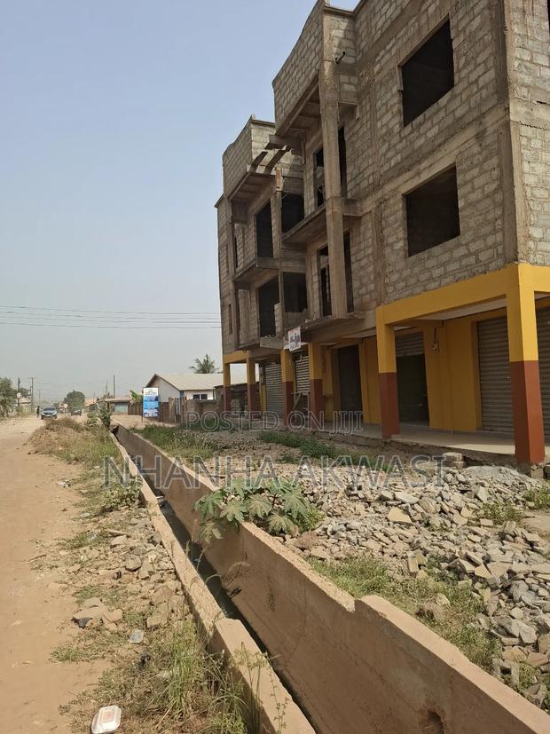 12bdrm House in Sun City, Tema Metropolitan for sale · Photo 4
