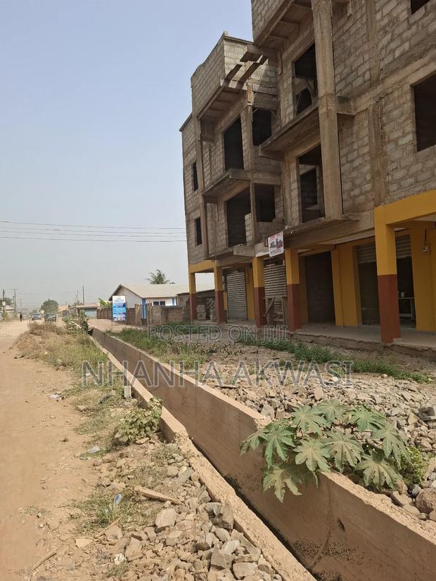 12bdrm House in Sun City, Tema Metropolitan for sale · Photo 5