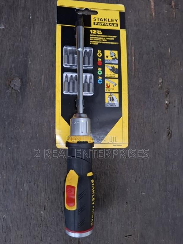 Stanley Ratchet Screwdriver With 12 Bits FMHT062691 · Photo 1