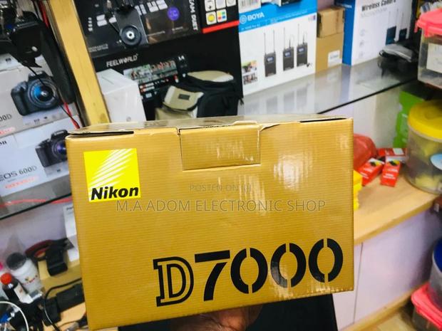 Nikon D7000 DSLR Your Creative Journey Starts Here · Photo 1