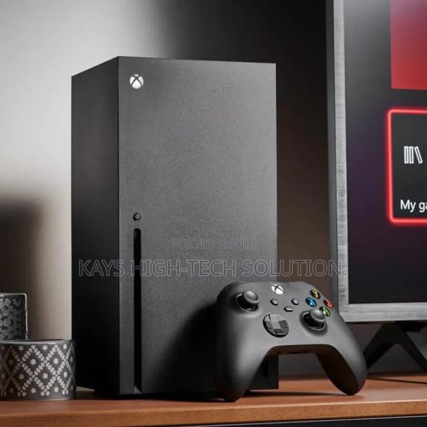 Xbox Series X Available With 1 Controller and Games · Photo 2