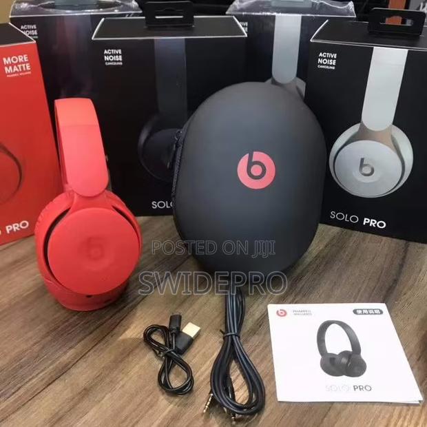 Beats Solo Pro Headset · Photo 1