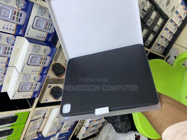 iPad Pro 13 Inches, 2024 Smart Case/Cover · Photo 3