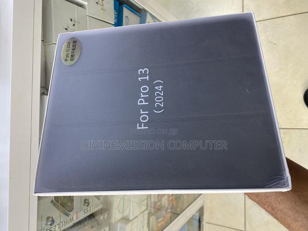 iPad Pro 13 Inches, 2024 Smart Case/Cover · Photo 6