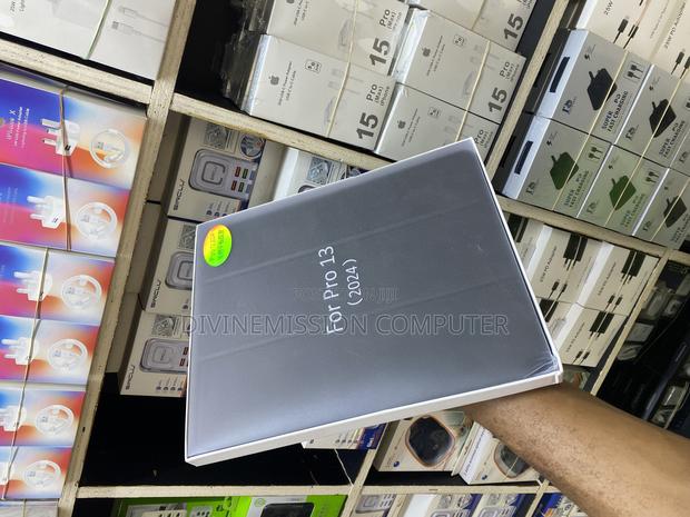 iPad Pro 13 Inches, 2024 Smart Case/Cover · Photo 5
