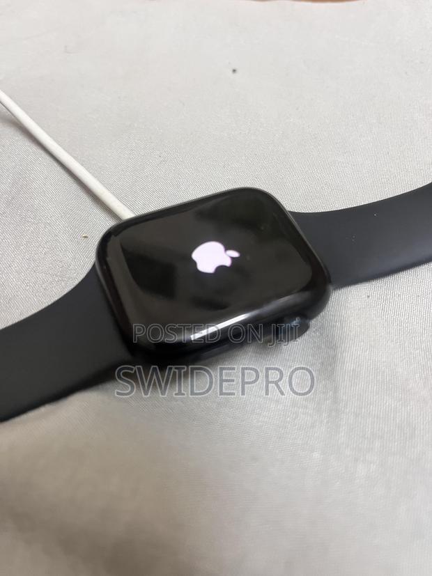 Series 9 Apple Watch Premium · Photo 1