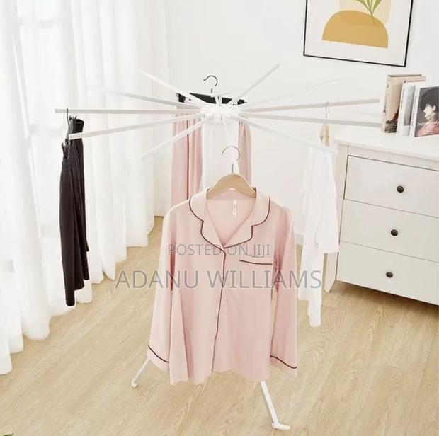 Portable Folding Tripod Clothes Drying Rack/ 16 Rod Capacity · Photo 1