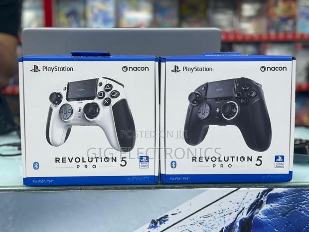 NACON Revolution 5 Pro Officially Licensed Playstation 5 · Photo 1