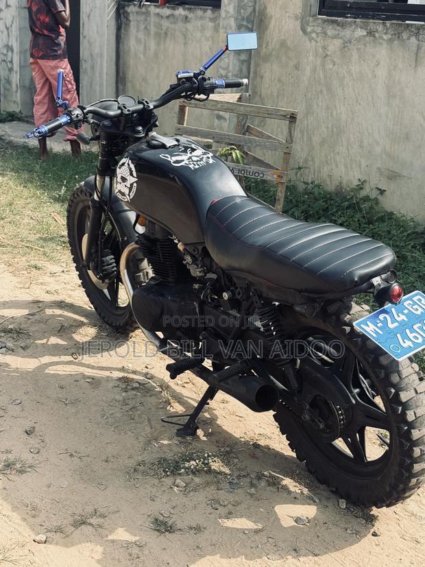Honda Super Hawk 2024 Black · Photo 4