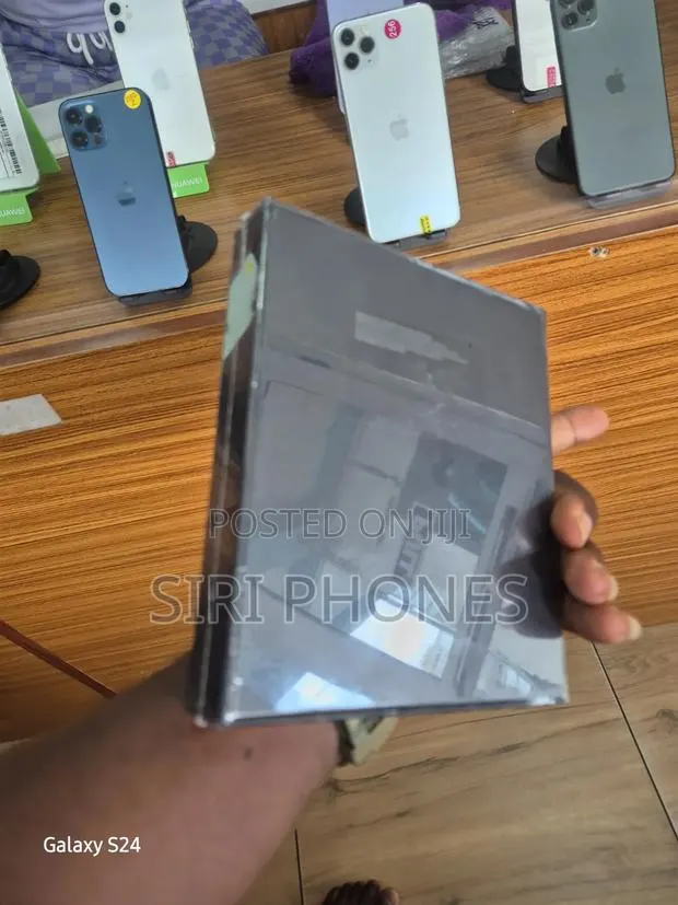New Samsung Galaxy Z Fold4 256 GB Gray · Photo 3