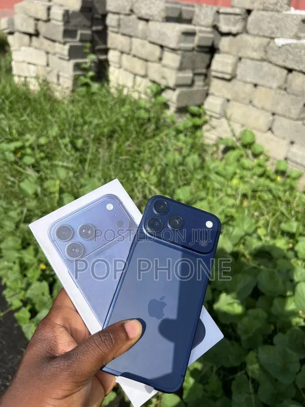 New Apple iPhone 17 Pro Max 512 GB Blue · Photo 1