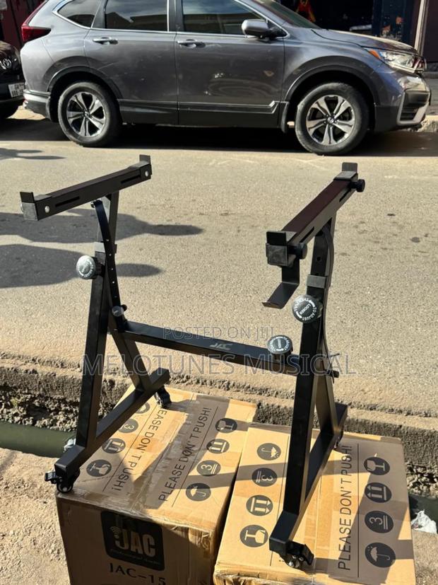 Black Heavy-Duty Z Style Keyboard Stand With Seat · Photo 2