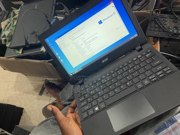 Laptop Acer 4GB Intel SSD 32GB · Photo 3