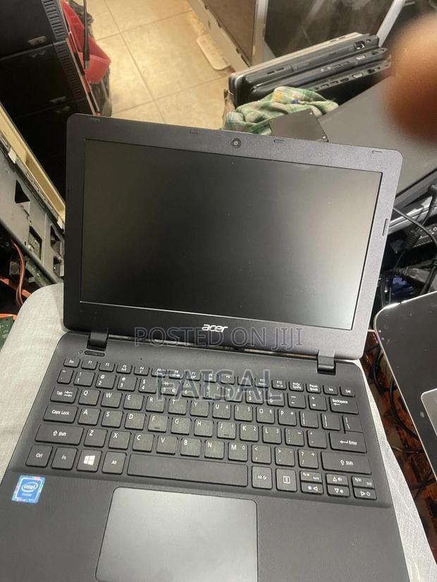 Laptop Acer 4GB Intel SSD 32GB · Photo 6