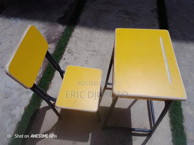 Students Desk Metal and Yellow Laminate · Photo 3