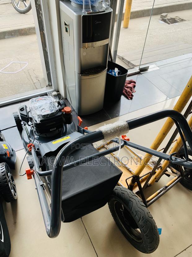Exciting 4hp Lawn Mower Leo · Photo 1
