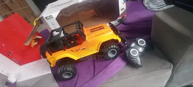 Remote Controlled Jeep · Photo 3
