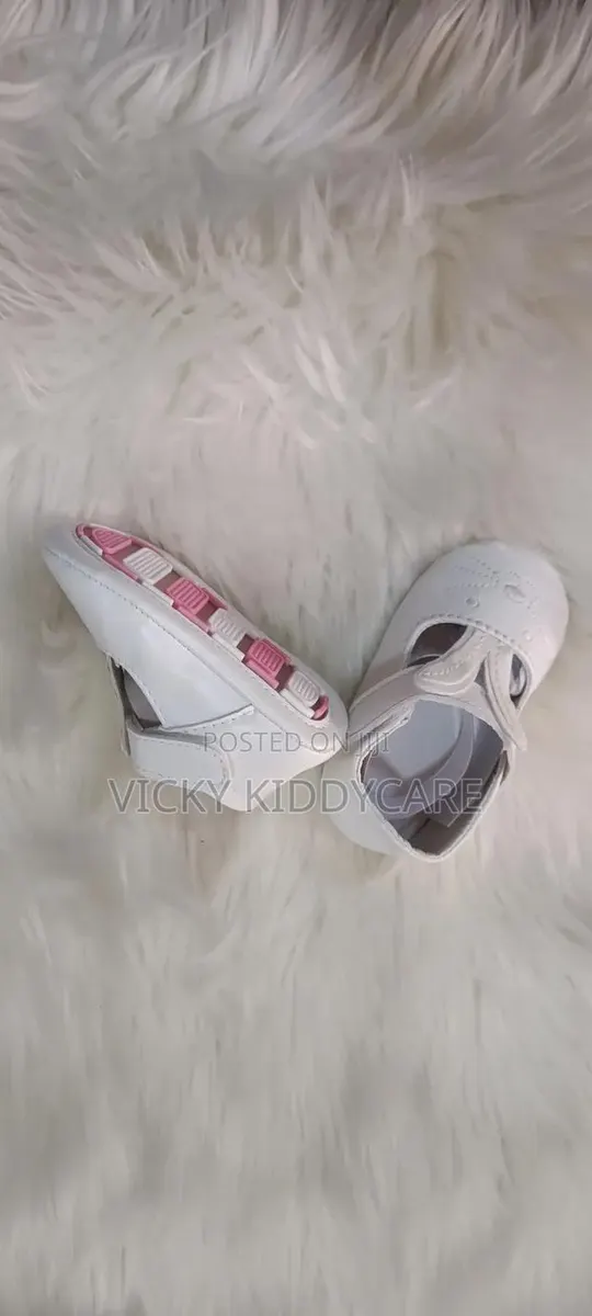 Baby Shoes for Girls White · Photo 1