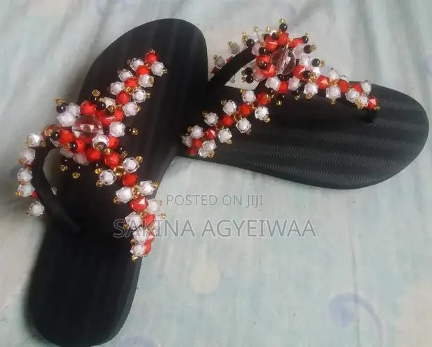 Easy Wear Beads Slippers for Sale · Photo 1