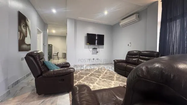 Furnished 3bdrm Apartment in 18 City View, Baatsona Total for rent · Photo 1