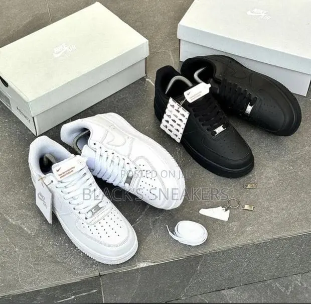 Black’S Sneakers · Photo 1