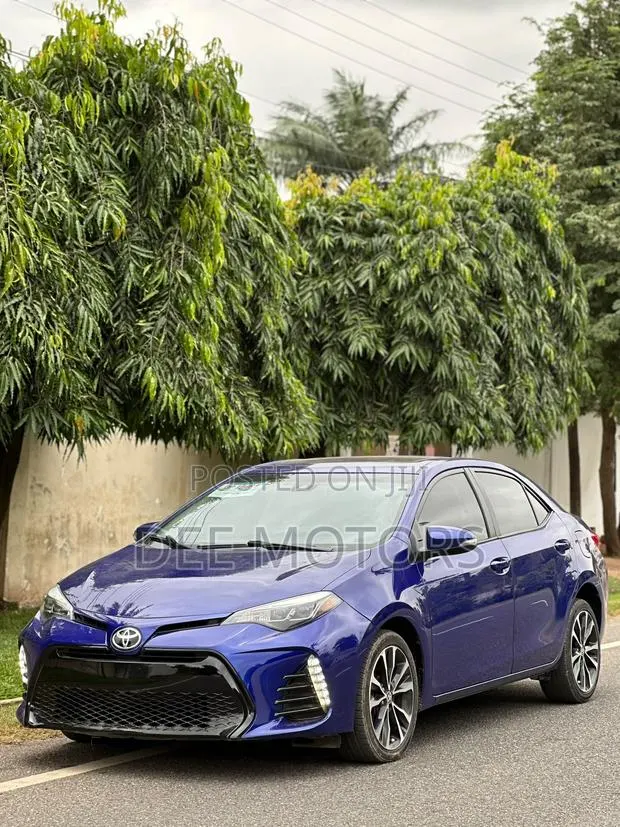 Toyota Corolla SE Special Edition 4dr Sedan (1.8L 4cyl CVT) 2017 Blue · Photo 1