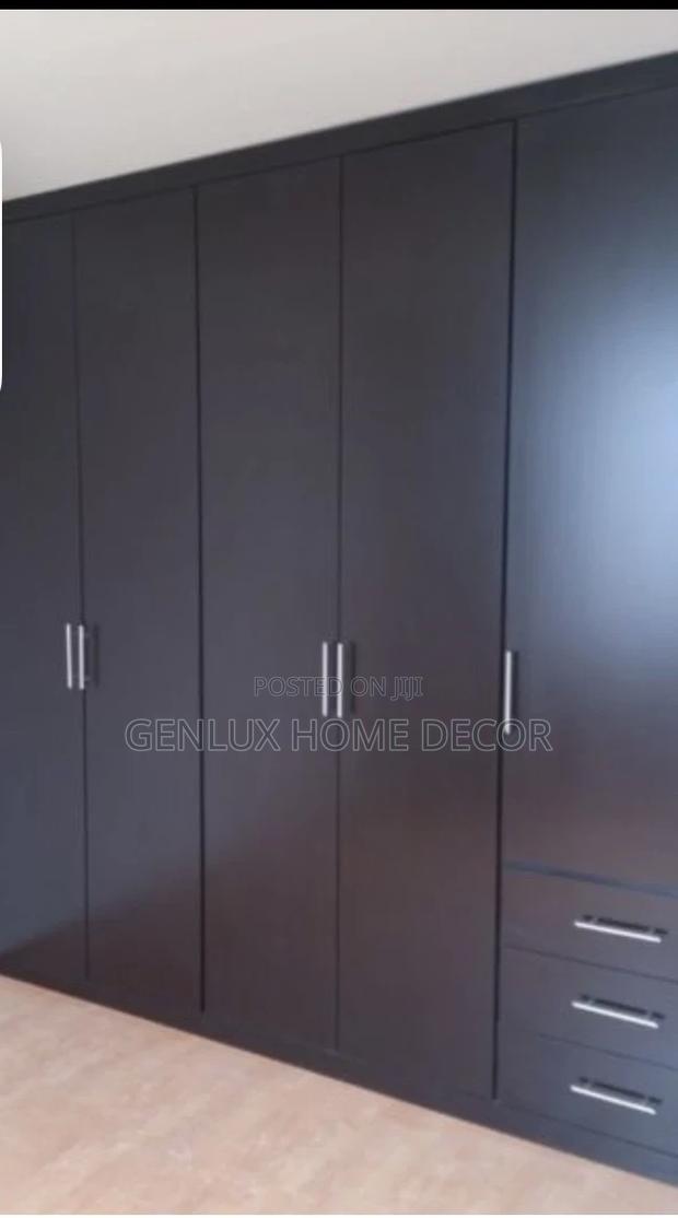Luxury Wardrobes With Built-in Drawers · Photo 2