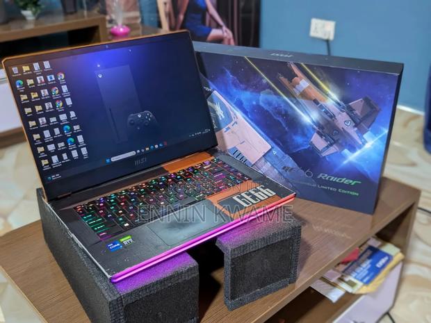 Laptop MSI GE66 Raider 10SGS 16GB Intel Core I7 SSD 1.5T · Photo 4