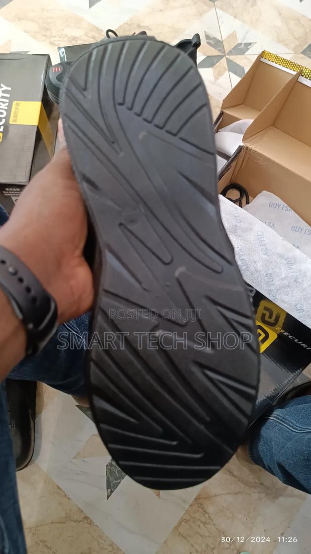 Guyisa Safety Shoe For Electricians Upto 10kva Protection · Photo 4