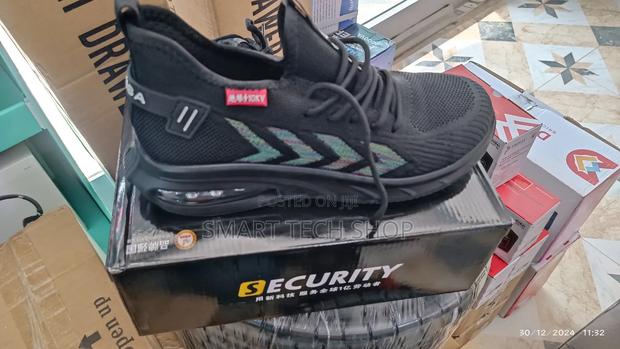 Guyisa Safety Shoe For Electricians Upto 10kva Protection · Photo 2