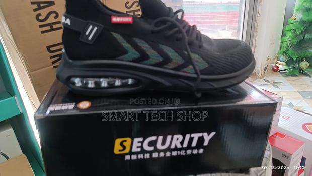 Guyisa Safety Shoe For Electricians Upto 10kva Protection · Photo 1