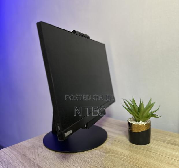 Lenovo ThinkCentre M810z AIO 8GB Intel Core I5 SSD 256GB · Photo 2