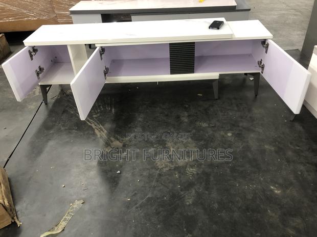 Foreign TV Stand · Photo 2