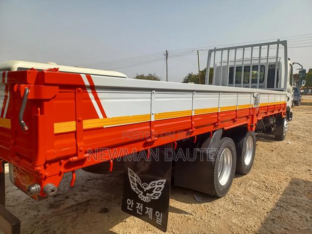 5 Ton Double Axles 8 Holes Big Lights · Photo 4