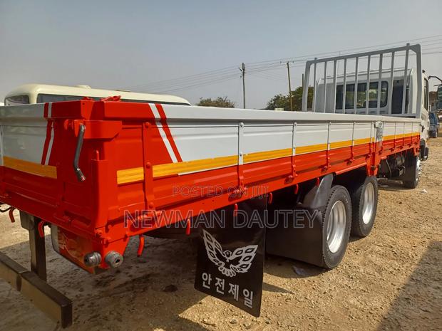 5 Ton Double Axles 8 Holes Big Lights · Photo 5